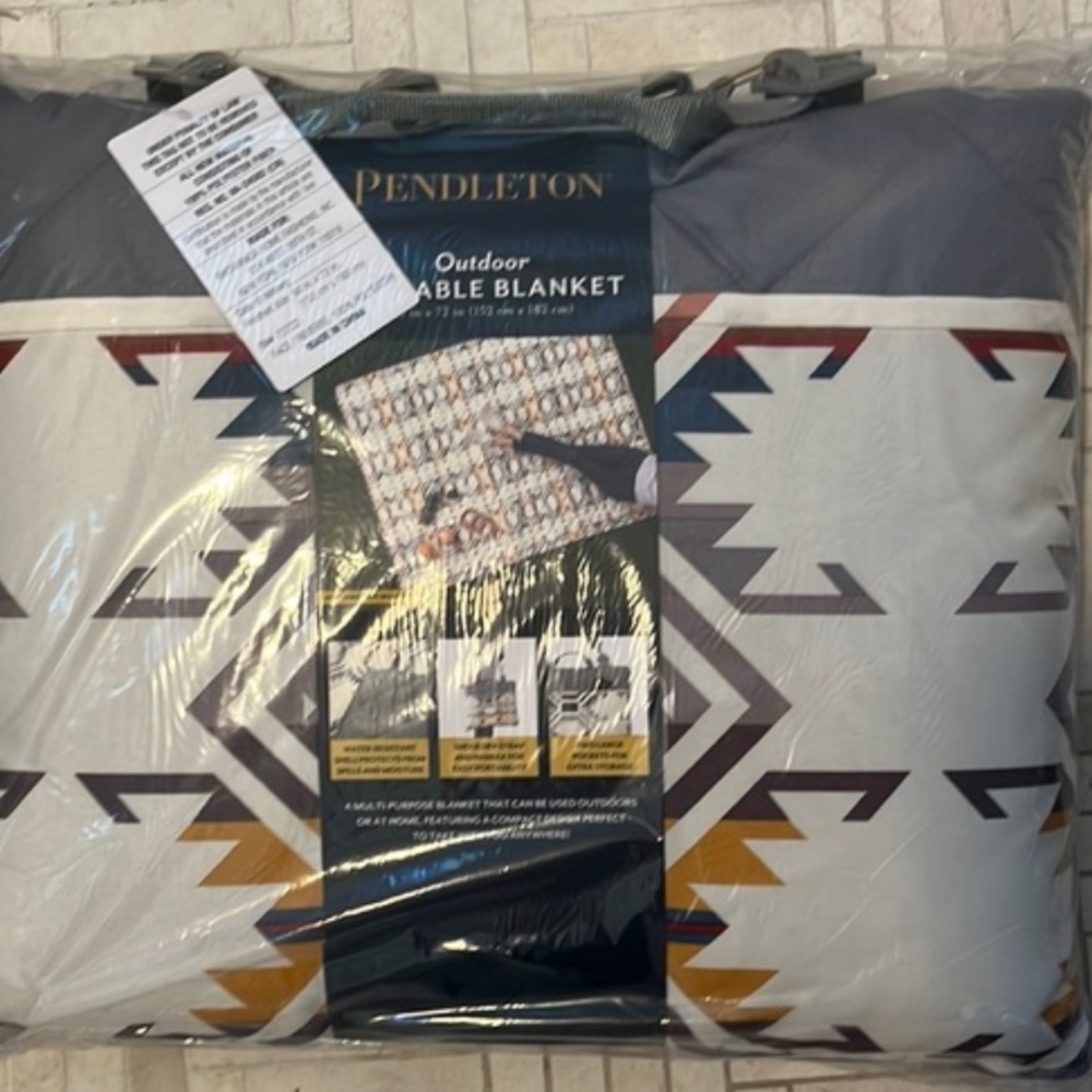 Pendleton Outdoor Blanket - Picture 6 of 8